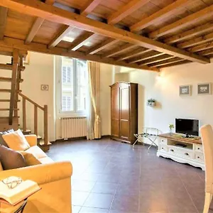 charming-suite-cavour-heart-of-florence.it-tuscanyhotel.com/